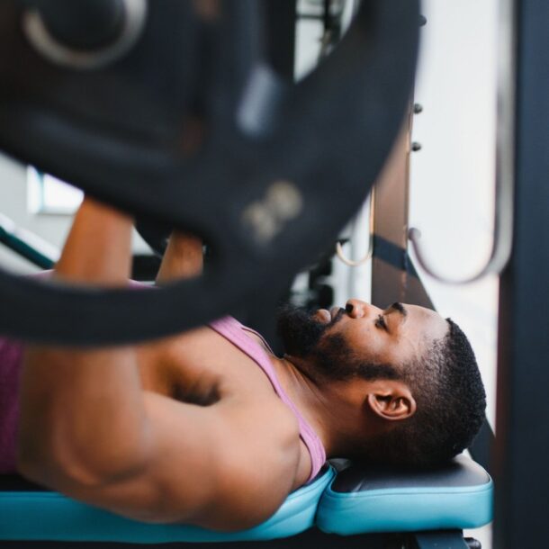 incline-bench-press-vs.-flat-bench-press:-rethink-your-go-to-chest-press-–-breaking-muscle