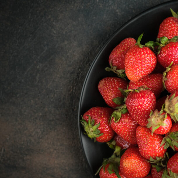 strawberries:-nutritional-profile,-health-benefits-healthifyme