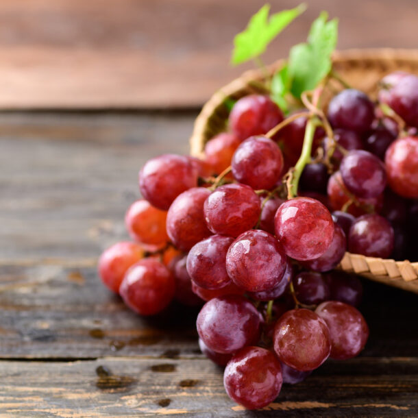 red-grapes:-benefits,-comparison-and-risks:-healthifyme