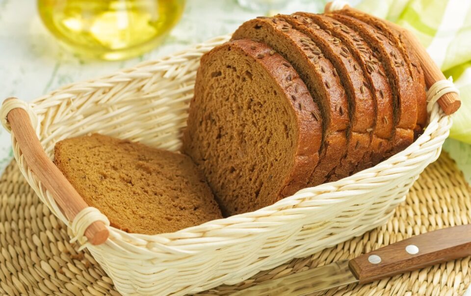 whole-wheat-bread:-wholesome-nutritional-guide:-healthifyme