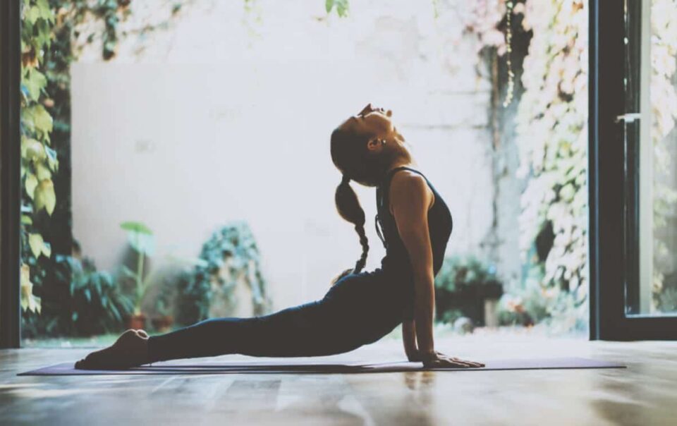 9-poses-de-yoga-asanas-pour-vous-aider-a-perdre-du-poids-rapidement