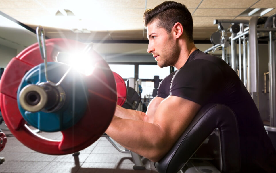 how-to-do-the-preacher-curl-for-building-bigger-biceps-–-breaking-muscle
