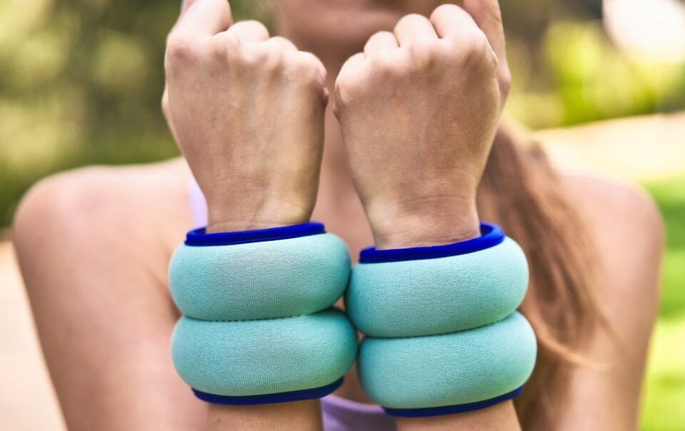 does-adding-wrist-weights-to-your-walk-really-give-you-a-better-workout?