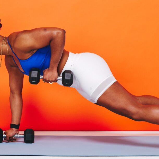 a-full-body-workout-you-can-do-with-the-same-set-of-dumbbells